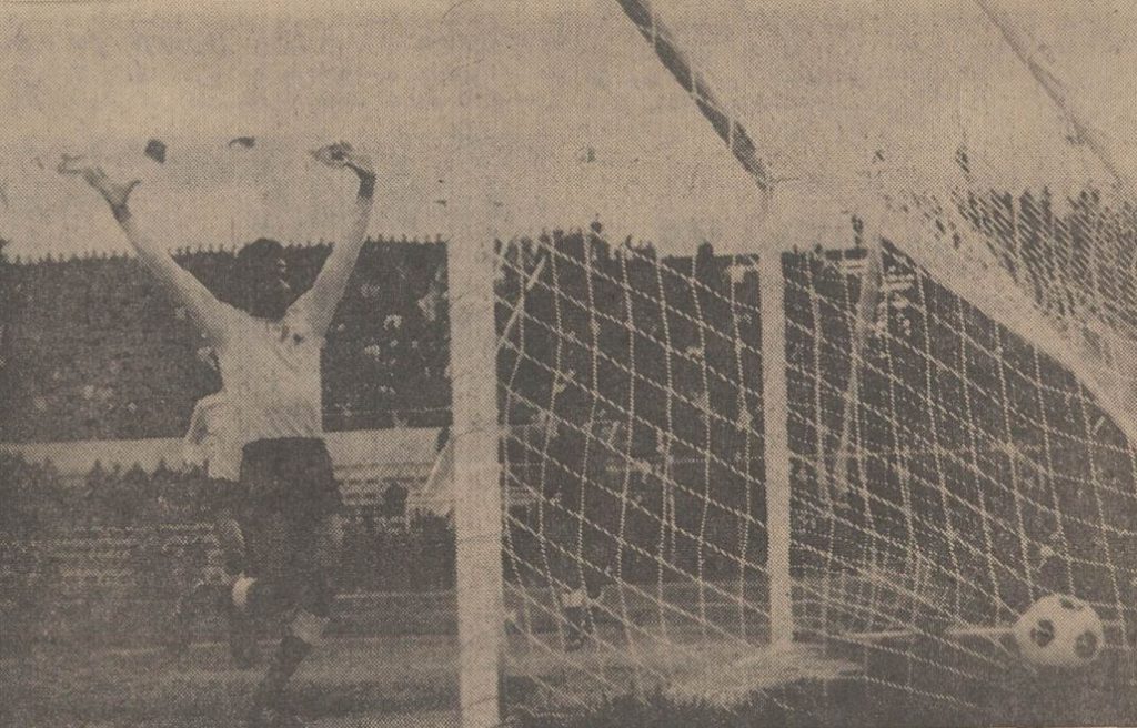 لحظه شادی گل غلام حسین مظلومی در برابر مدان